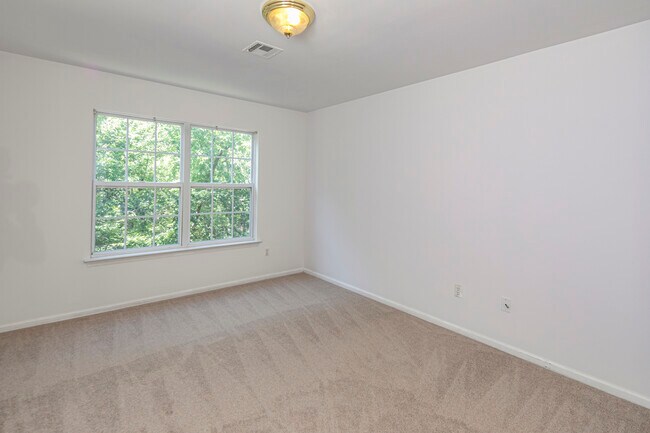 Building Photo - 50 Grant Way