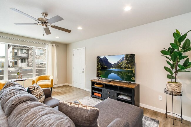 Building Photo - 1940 Good Hearted Pl