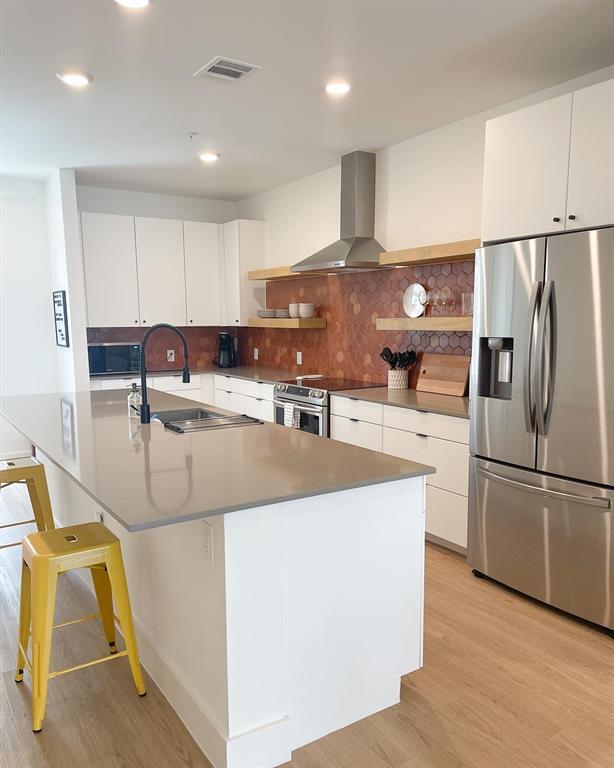 Building Photo - 2709 E 5th St.