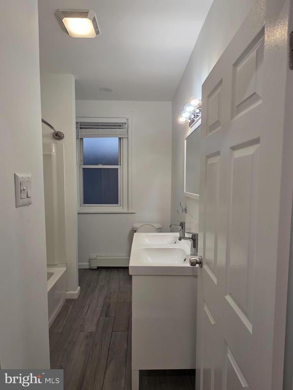 Building Photo - 2715 E Ontario St