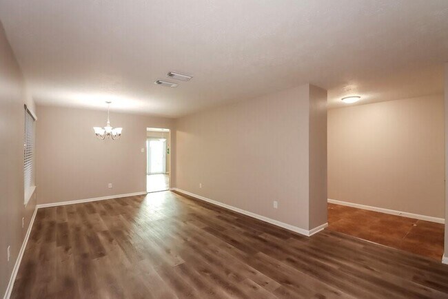 Building Photo - 22815 W Waterlake