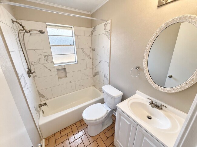 Building Photo - 2532 La Vonne Cir
