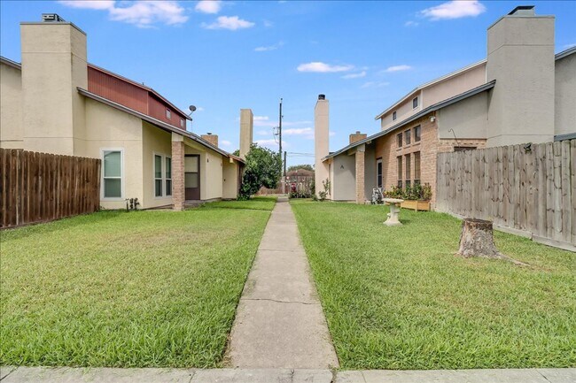 Building Photo - 11205 Willowood Creek Dr