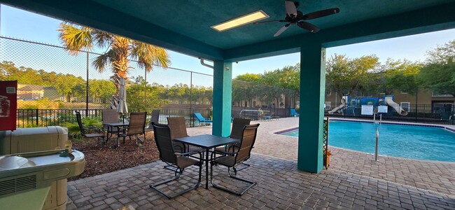 Building Photo - Willow Ridge - Ground Level Condo