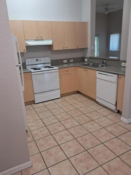 Building Photo - 260 Crestwood Cir