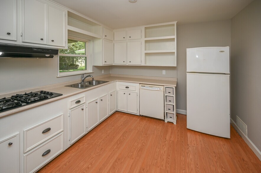 Building Photo - 1602 Sheridan Dr