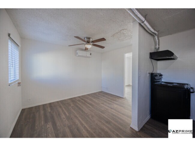 Building Photo - $1095 OFF FIRST MONTH'S RENT MOVE IN SPECIAL!