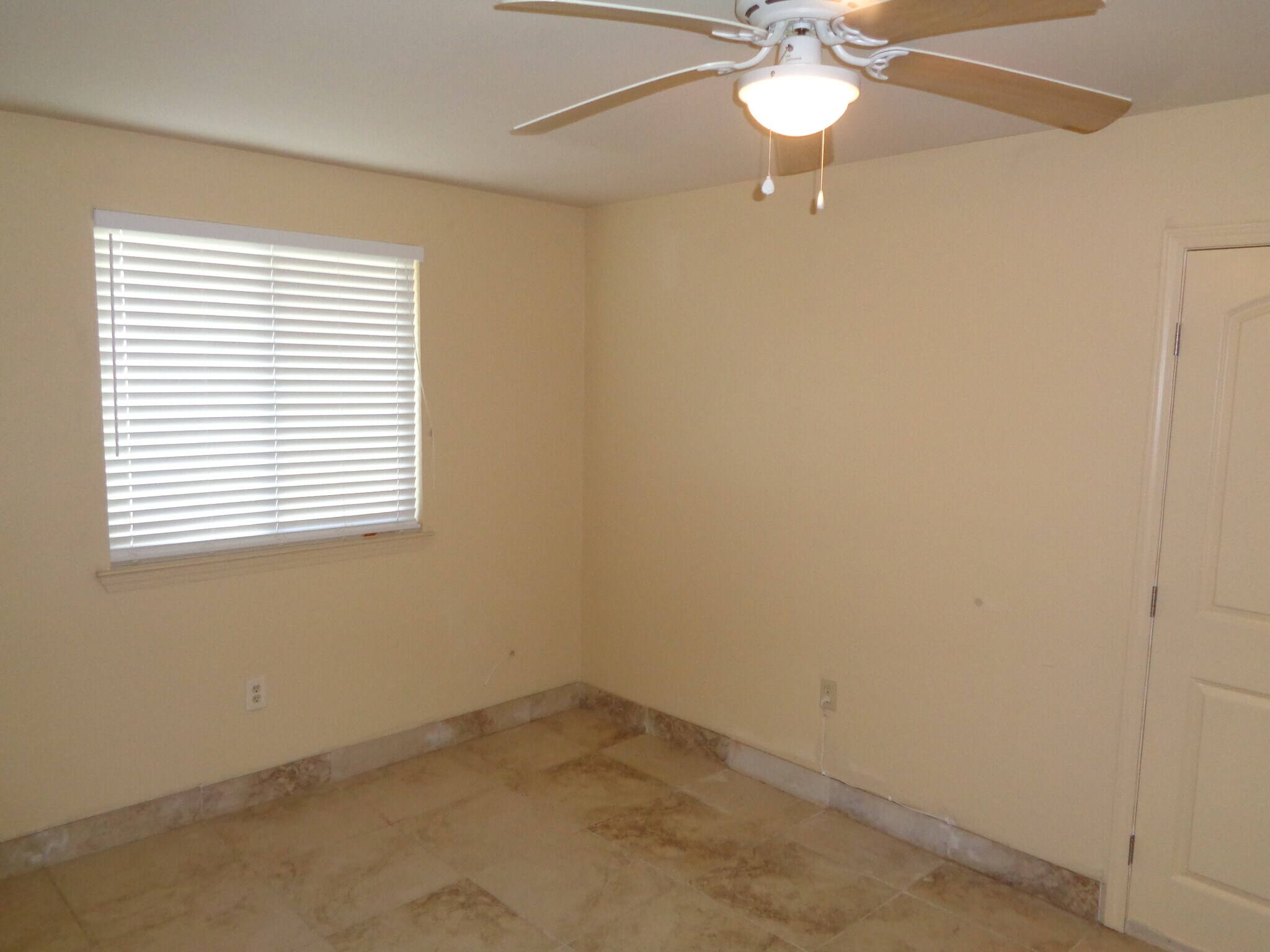 Building Photo - 654 Jennifer Jean Dr