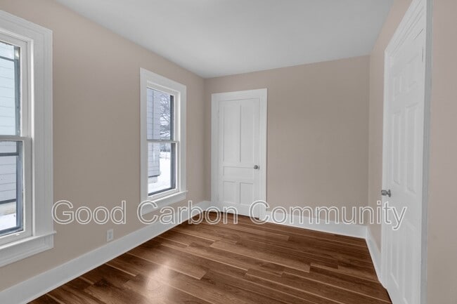 Building Photo - 101 Miller St