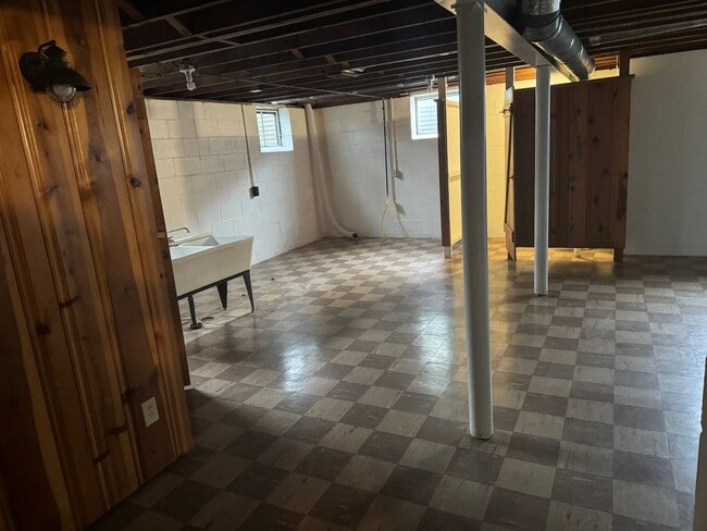 Building Photo - 3 Bedroom 2 Bath Ranch Home - Upper Arlington Schools