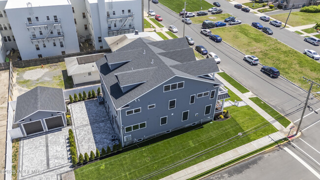 Building Photo - 114 2nd Ave