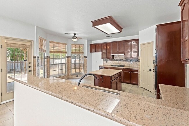 Building Photo - 1601 Chasewood Dr