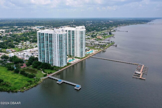Building Photo - 241 Riverside Dr