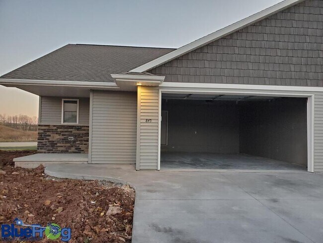 Building Photo - 845-847-847 Highland Park Rd