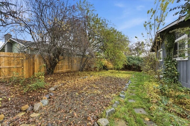 Building Photo - 2500 Alma Dr