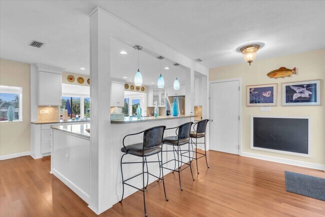 Building Photo - 2732 Valencia Dr