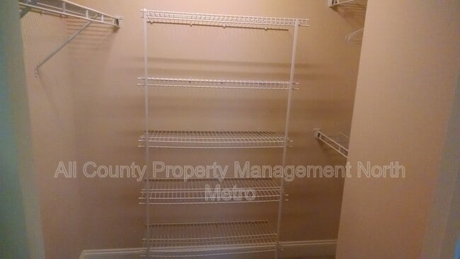 Building Photo - 6465 Chariot St