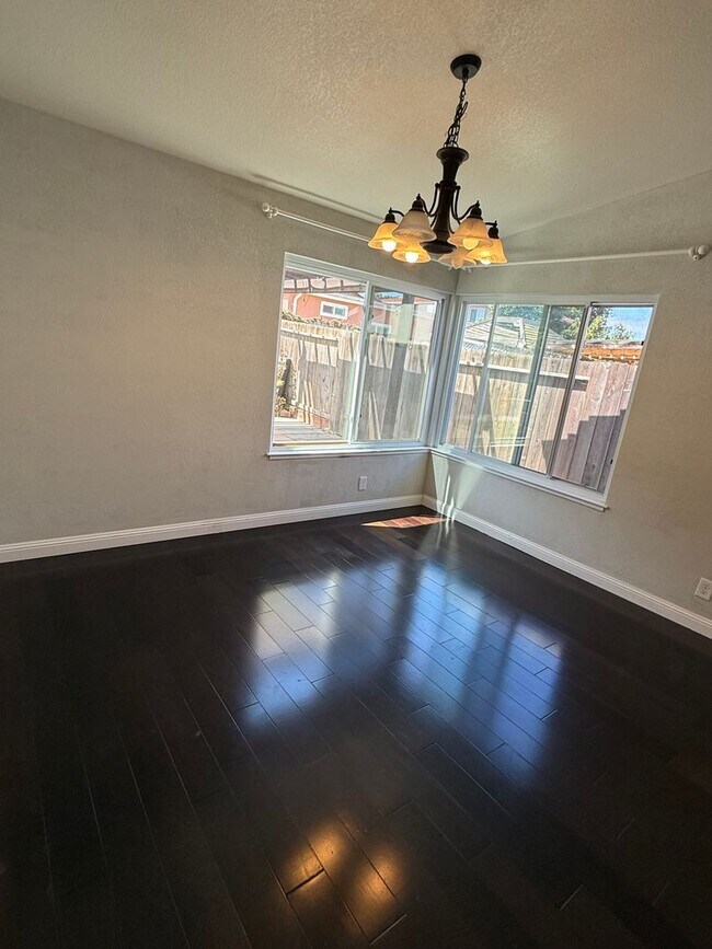 Building Photo - 32625 Lake Mead Dr