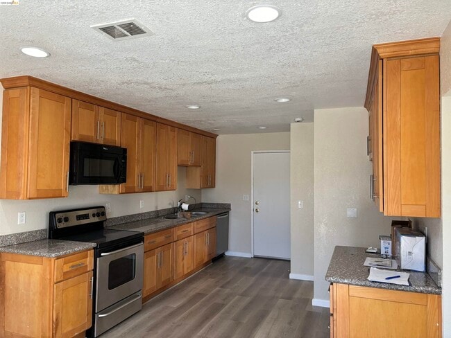 Building Photo - 239 Almondtree Ln