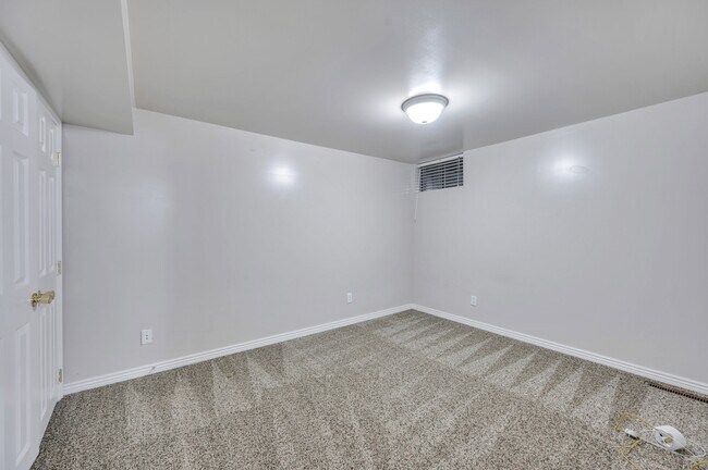 Building Photo - 29 2050 N