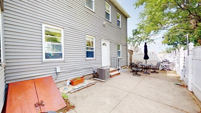 Building Photo - 34 Sargent Ave