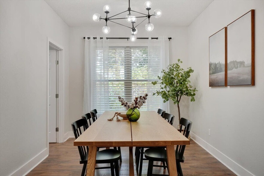 Building Photo - 2200 Glenbrook St