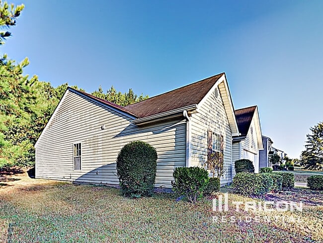 Building Photo - 6868 Merrywood Dr