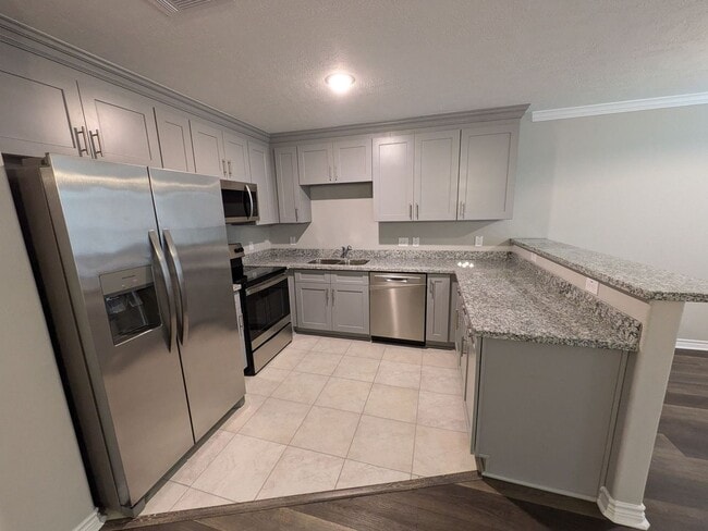 Building Photo - 610 Craig St