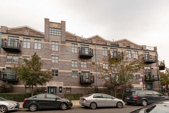 Building Photo - 865 W Buckingham Pl