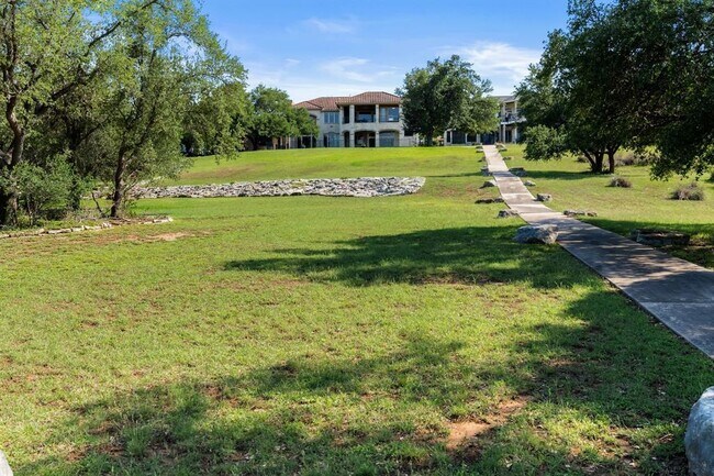 Building Photo - 401 Brooks Hollow Rd