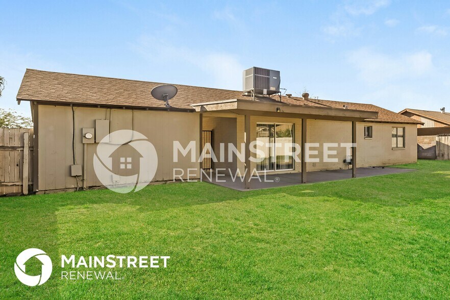 Building Photo - 7132 W Glenrosa Ave