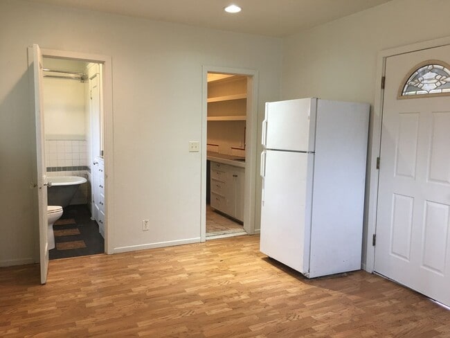 Building Photo - Affordable studio, available now!