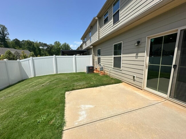 Building Photo - 145 Beacon Dr