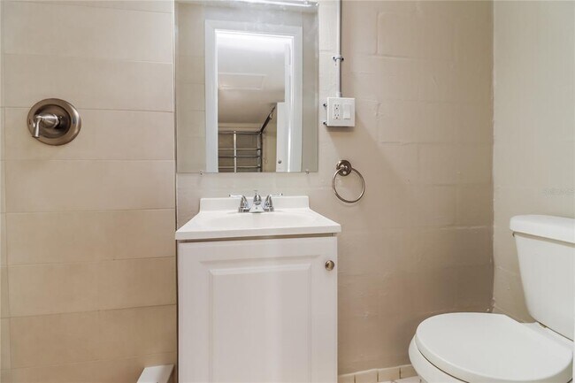 Building Photo - 4151 Ridgefield Ave