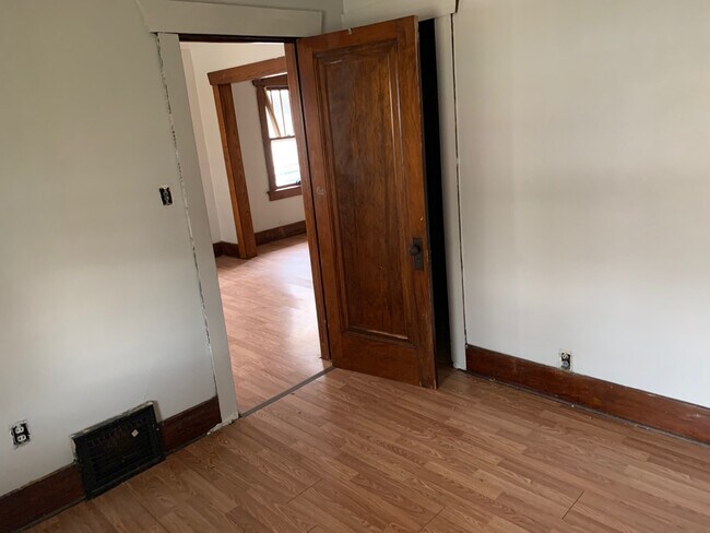 Building Photo - 77 Eldred