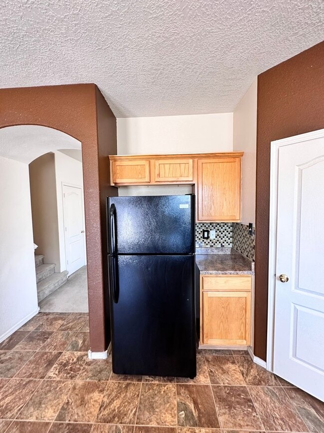 Building Photo - Stunning 3 bed, 2.5 bath, 2575 sq ft home ...