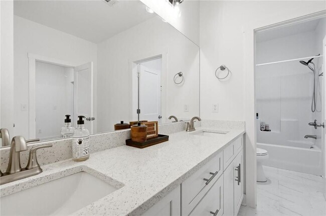 Building Photo - 2049 Chestnut Oak Trl