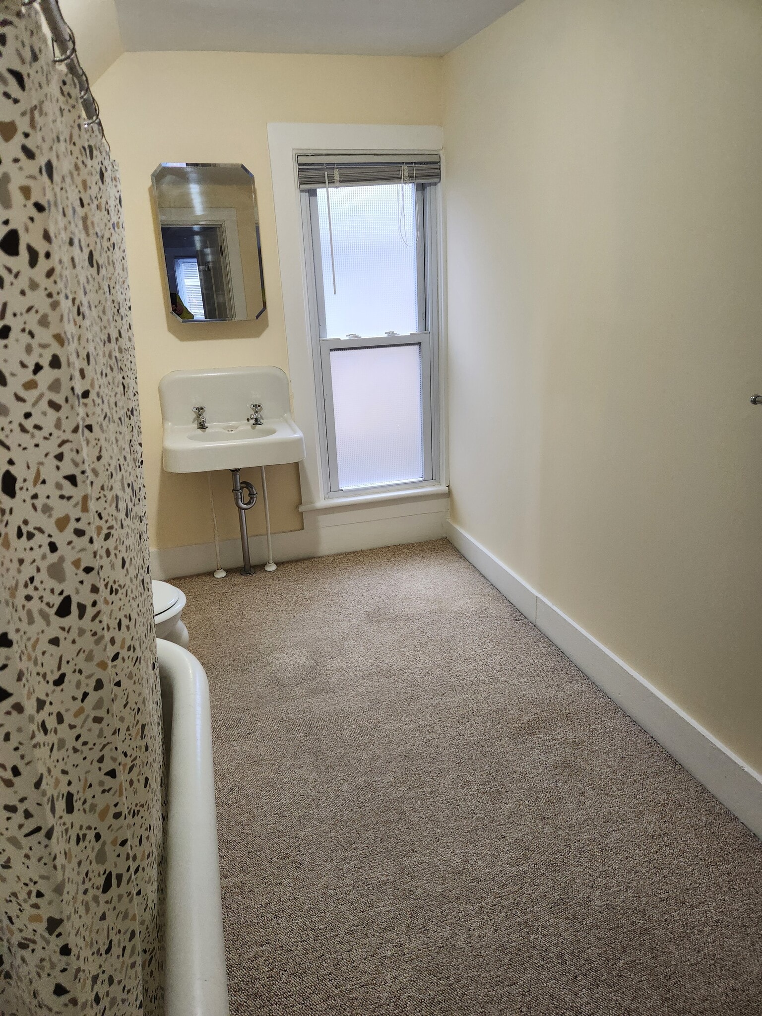 Building Photo - 321 W Eighth St