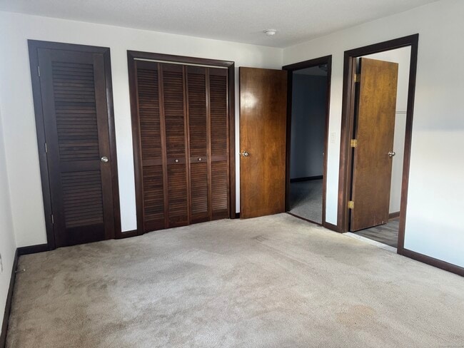 Building Photo - 211 Skyview Dr