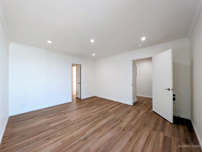 Building Photo - 3044 Franklin St