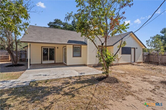 Building Photo - 101 N Kings Canyon Dr