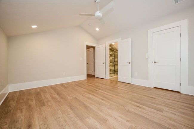 Building Photo - 616 Linwood Ave NE