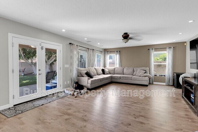 Building Photo - 809 S Lagoon Dr