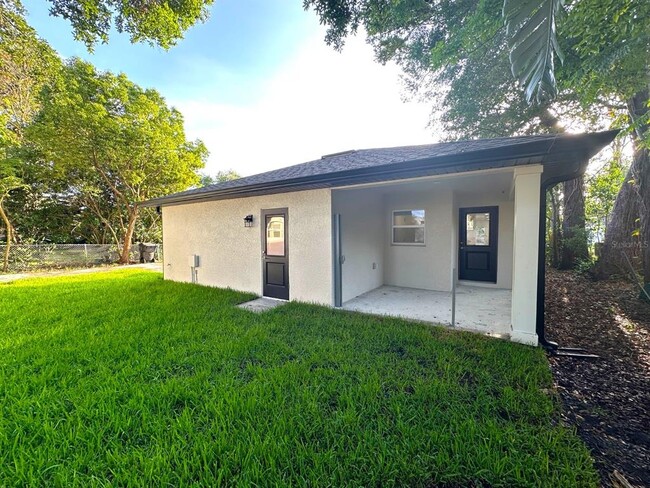 Building Photo - 223 S Forest Ave