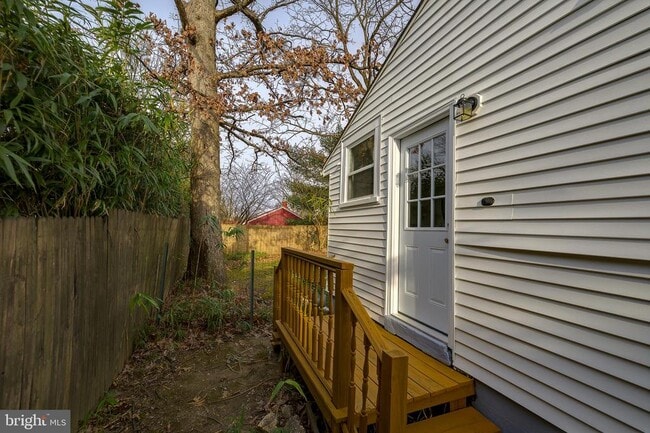 Building Photo - 10022 Brunett Ave