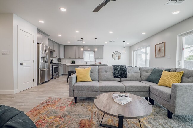 Building Photo - NO HOA Heated Pool-Gorgeous 3bed/2bath Home in Old Town Scottsdale