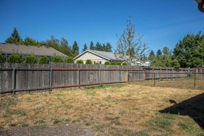 Building Photo - Riverside 408-410