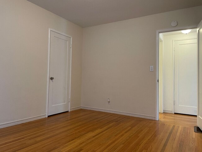 Building Photo - 655 Oakland Ave