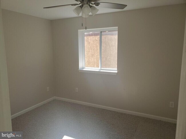 Building Photo - 15121 Beverly Dr