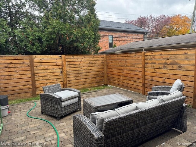 Building Photo - 383 W Brown St